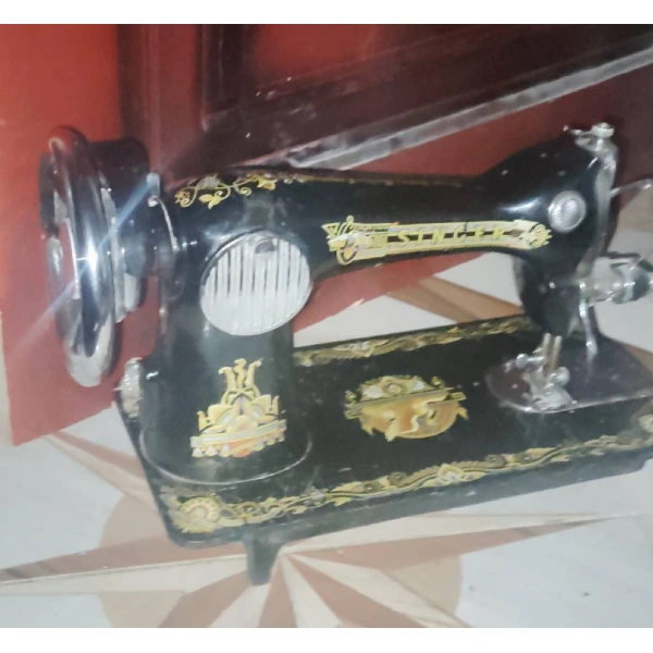 مكينة خياطة