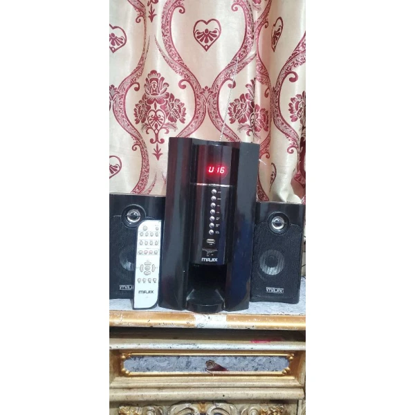 مضخم مع السماعه