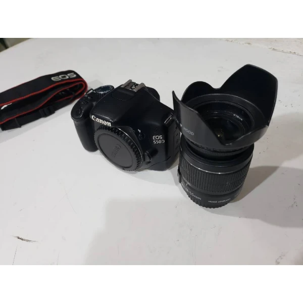كاميرا  كانون Canon EOS 550D بحالة نظيفة