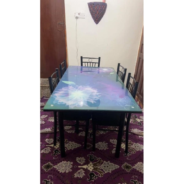 طاولة طعام
